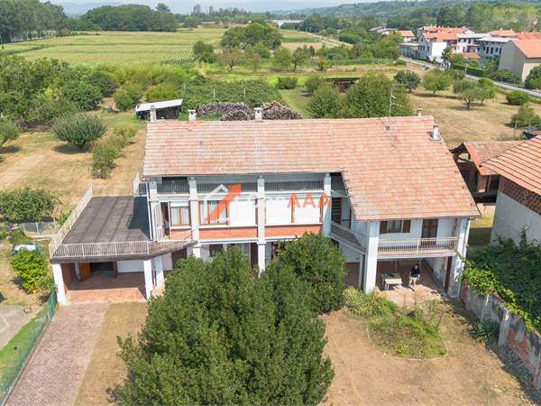 Farmhouse for sale in Fara Novarese
