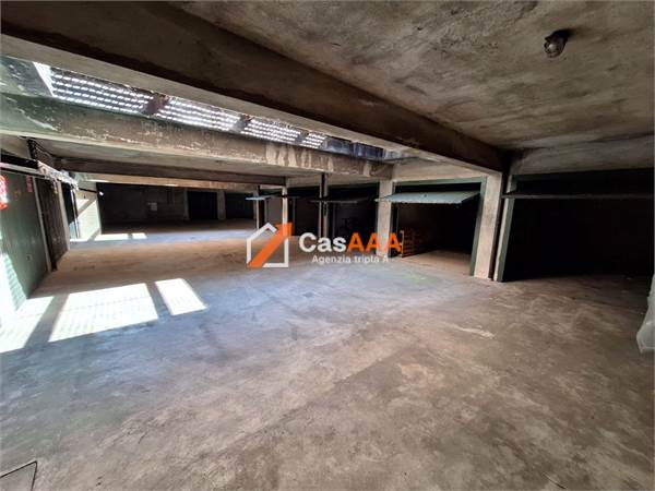 Garage dans vente à Novara