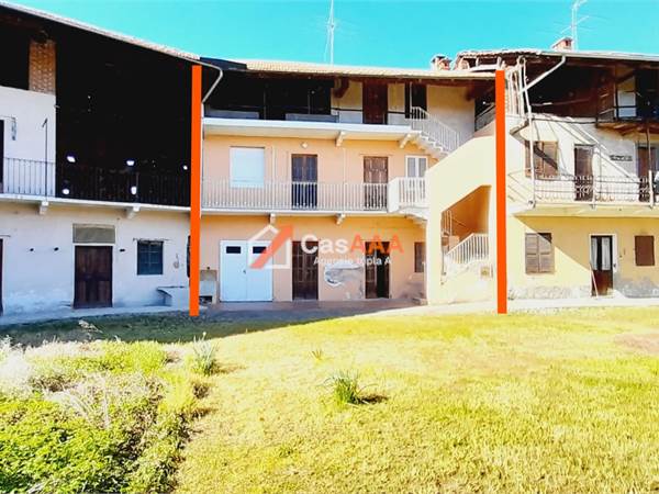 CASA CON GIARDINO + CASSERI - 63.000 € - FARA NOVARESE (NO)
